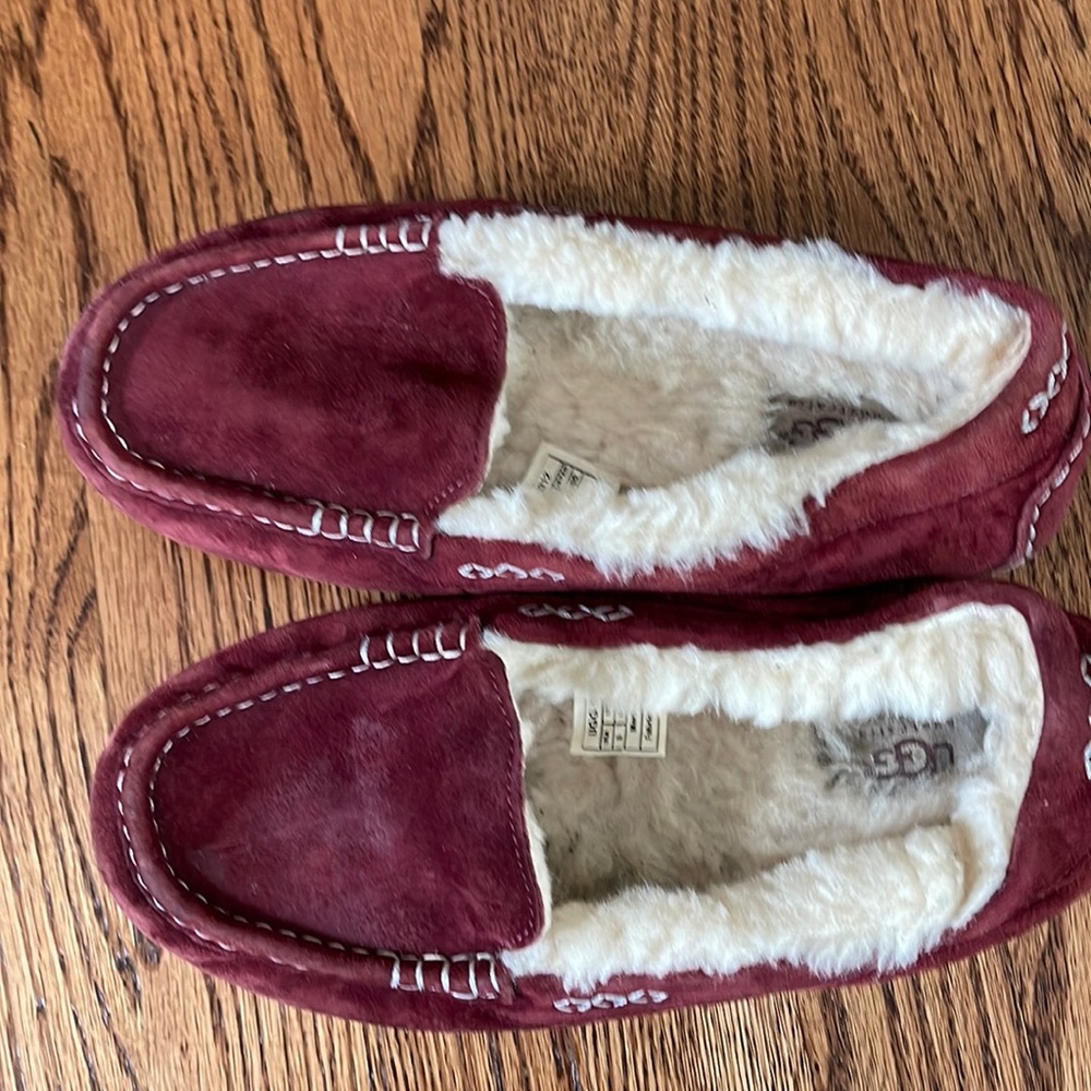 UGG
Ansley Water-Resistant Slippers
